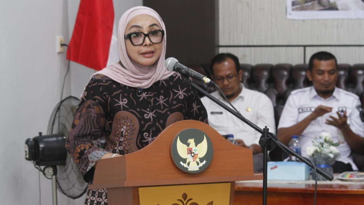 Turun ke Bengkalis, Dewi Juliani Pastikan Program BSPS Tepat Sasaran
            - galeri foto