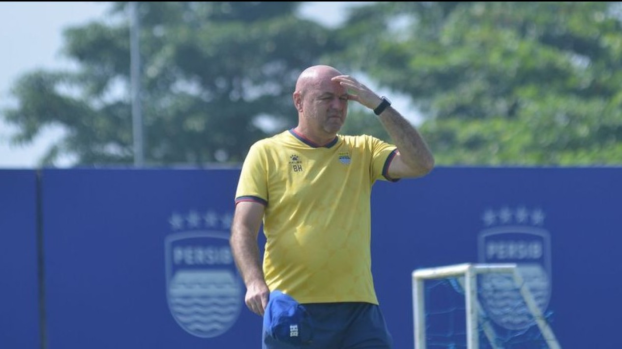 Persib Bandung Tergusur! Borneo FC Kudeta Puncak Klasemen Super League 2025-2026, Bojan Hodak: Keberuntungan Borneo FC?
            - galeri foto