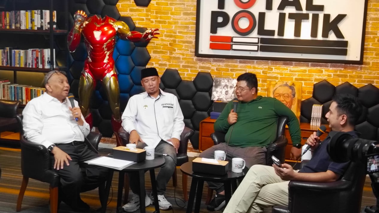 Seruan Keras Wamenaker: Jangan Sampai Regulasi Justru Picu Ledakan Pengangguran!
            - galeri foto