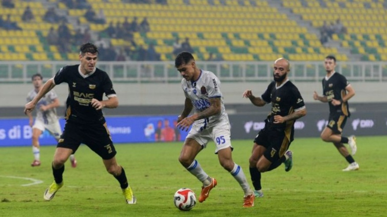 Dewa United Panaskan Persaingan! Selisih ke 4 Besar Tinggal 2 Poin
            - galeri foto