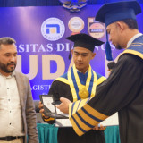 Pratama Arhan Raih Gelar Sajana dari Udinus Semarang, Singgung Perjuangan Almarhum Sang Ayah Saat Wisuda