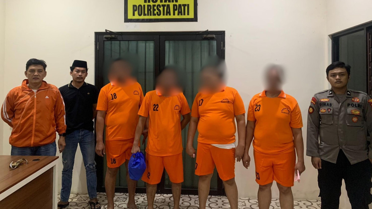 Ibu Rumah Tangga di Pati Jadi Korban Perampasan Mobil di Halaman GOR, Empat Pelaku Diringkus Polisi
            - galeri foto