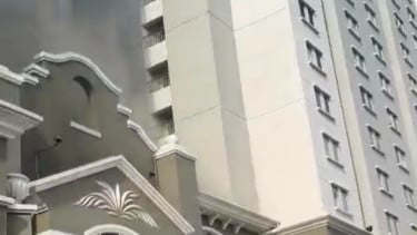 Apartemen Mediterania di Jakbar Kebakaran, 110 Personel Damkar Dikerahkan