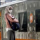 Berita Foto: Pelan-pelan Bangkit dari Trauma, Aktivitas Penumpang di Stasiun Bekasi Timur Mulai Normal