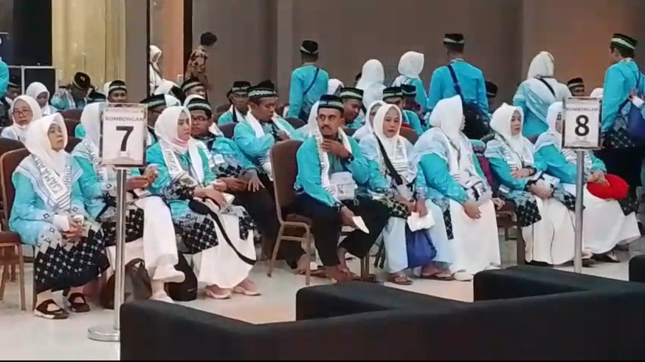 Memasuki Hari ke 10 Embarkasi Surabaya Berangkatkan 12.140 Calon Jemaah Haji
            - galeri foto