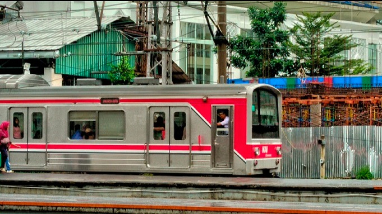 Polemik Pemindahan Gerbong Wanita ke Tengah, Pengamat: Tidak Relevan dan Efektif
            - galeri foto