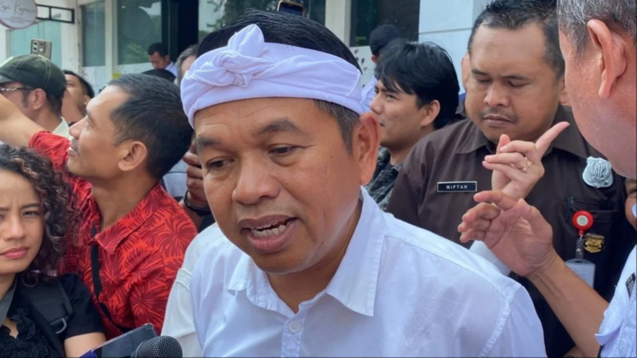 Dedi Mulyadi Pastikan Pajak Kendaraan Listrik di Jawa Barat Ditunda Sementara: Tunggu Ekonomi Normal
            - galeri foto