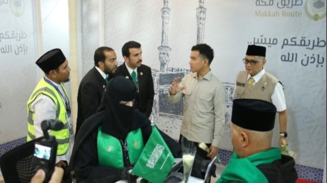 Wapres Gibran Tinjau Pemberangkatan Haji di Juanda, Pastikan Layanan Makkah Route Lancar
            - galeri foto
