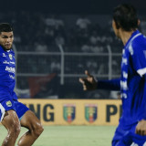 Assalamualaikum Puncak, Persib Bandung Kembali Salip Borneo FC Usai Comeback Cantik dari Bhayangkara FC