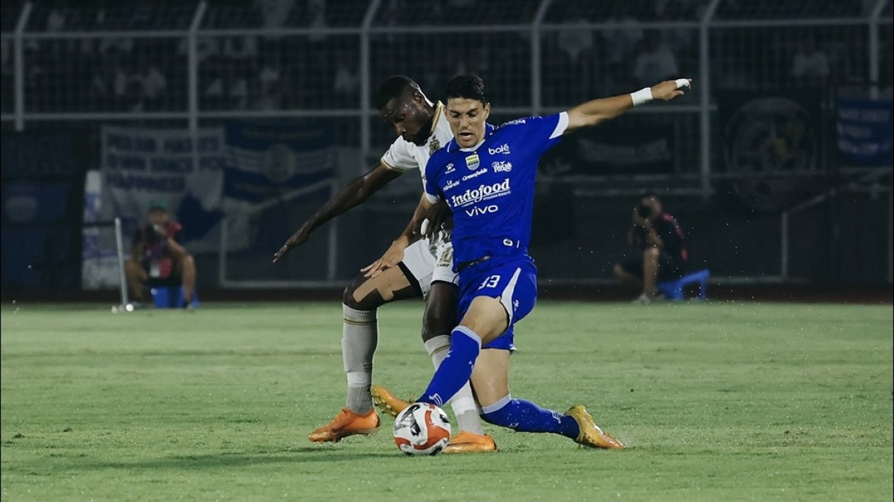 Alergi di Posisi Runner Up, Persib Bandung Kembali Ke Puncak Klasemen Super League 2025-2026
            - galeri foto