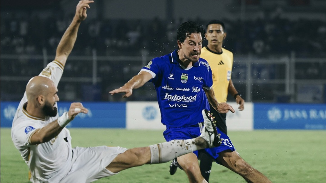 Persib Bandung Hajar Bhayangkara FC 4-2, Kembali Puncaki Super League 2025/2026, Bobotoh: Langsung Aja Kasih Pialanya ke King Persib!
            - galeri foto