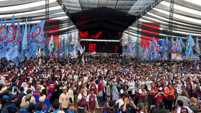 Ribuan Buruh Kepung Monas, Datang dari Subuh Bawa Tuntutan Ini ke Hadapan Prabowo pada May Day 2026