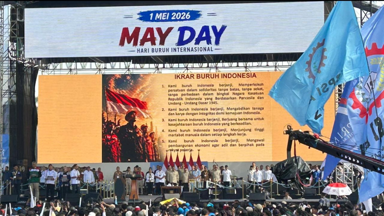 Di Hadapan Prabowo, Ribuan Buruh Baca Lima Poin Ikrar Buruh
            - galeri foto