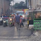 Penampakan Palang Pintu Sementara di Perlintasan Kereta Stasiun Bekasi Timur Usai Tragedi Maut 16 Orang Tewas