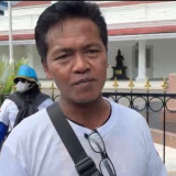 Datang dari Sidoarjo, Sueb Nginep di Jalan Demi Hadiri Hari Buruh di Monas