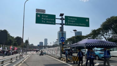 Aksi Buruh di DPR Picu Rekayasa Lalin, Akses Keluar Slipi Arah Grogol Ditutup Sementara