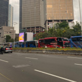 Rombongan Bus Buruh Parkir di Sepanjang Jalan Sudirman-Thamrin, Kompak Bunyikan Telolet Berkali-kali
