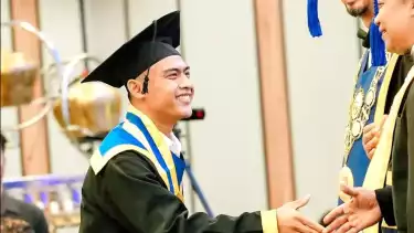 Pratama Arhan Gandeng Pacar Baru saat Wisuda Sarjana, Tanda Sudah Move On dari Azizah Salsha?