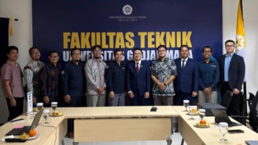 Pak Irfani Berikan Seminar Motivasi pada Pelepasan Wisudawan Pascasarjana Fakultas Teknik Universitas Gadjah Mada