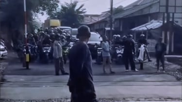 KDM Geram Perlintasan Kereta Ampera Bekasi Kembali Dikuasai Oknum Ormas, Langsung Telepon Forkopimda Minta Lakukan Ini
