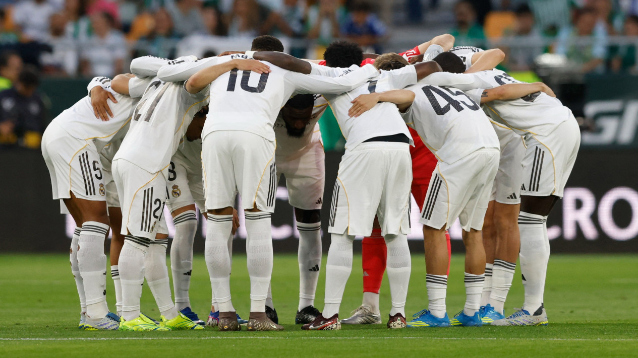 Internal Real Madrid Pecah Jelang Nol Trofi Musim Ini, Bek Senior Terlibat Konflik di Latihan
            - galeri foto