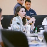 Bak Pramugari, Gubernur Malut Sherly Tjoanda Sapa Jemaah Calon Haji Pakai Interkom di Kabin Pesawat