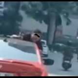 Viral Pria "Nemplok" di Mobil yang Melaju di Jakarta Barat, Begini Penjelasan Polisi