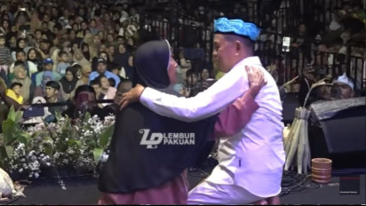 Dedi Mulyadi Terharu, Nenek 67 Tahun yang Setia pada Almarhum Suami Diberi Hadiah Rumah