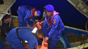 Perahu Muat 3 Ton Besi Tua Tenggelam di Gresik, 1 Tewas 2 Masih Dicari