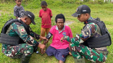 Akses Kesehatan di Papua Masih Terbatas, TNI Jemput Bola Buka Layanan Keliling 