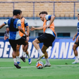 Jelang Laga PSIM vs Persib, Coach JP Waspadai Ketajaman Maung Bandung, Yusaku Yamadera Siap Jaga Lini Pertahanan