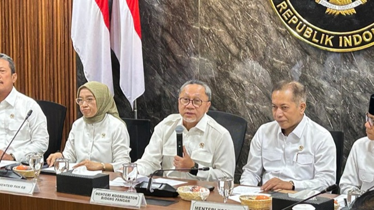 639 Ribu Pelamar Daftar Rekrutmen SDM Kopdes Merah Putih, Zulhas: Ini Senjata Negara Lawan Tengkulak di Desa
            - galeri foto