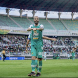 Dulu Dicaci Kini Dipuja, Milos Raickovic Jadi Kunci Kemenangan Telak Persebaya di GBT