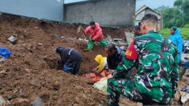 Pekerja Lansia di Cianjur Ditemukan Tewas Tertimbun Material Longsor