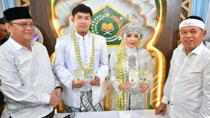 Bikin Haru, Dedi Mulyadi Jadi Saksi Nikah Pasangan Disabilitas di KUA Bandung, Pesannya Singkat tapi Jelas