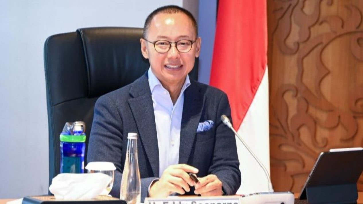 Harga BBM Nonsubsidi Melejit, Wakil Ketua MPR Sebut Wajar Menyesuaikan Kondisi Pasar
            - galeri foto