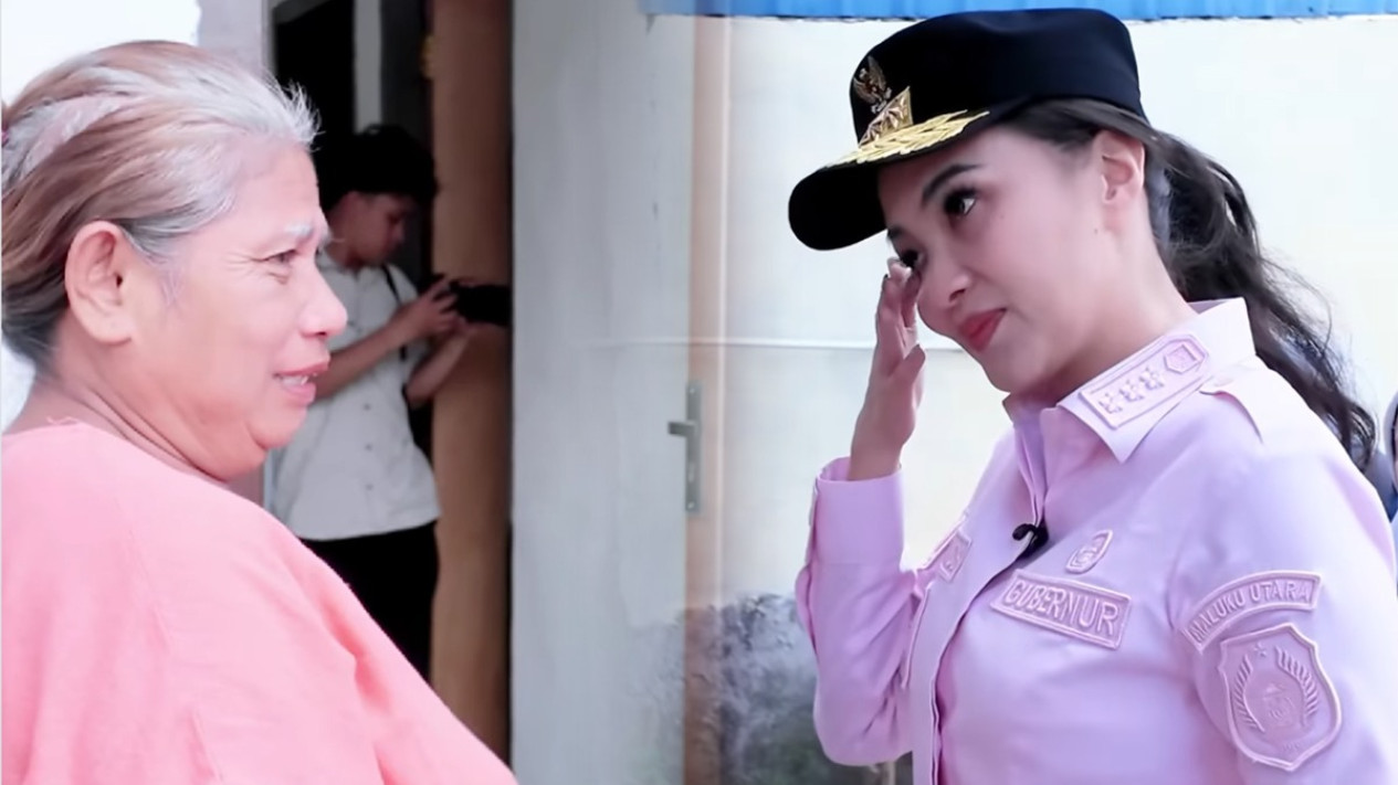 Gubernur Sherly Tjoanda Menangis Kunjungi Penerima Pertama RTLH 2026, Langsung Beri Bantuan Modal Usaha
            - galeri foto