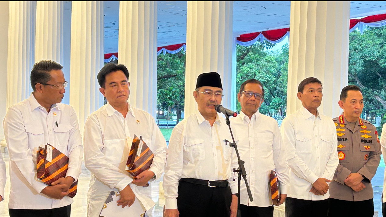 Tim Reformasi Serahkan 10 Buku Rekomendasi, Usul Revisi UU Polri hingga Perkuat Kompolnas
            - galeri foto
