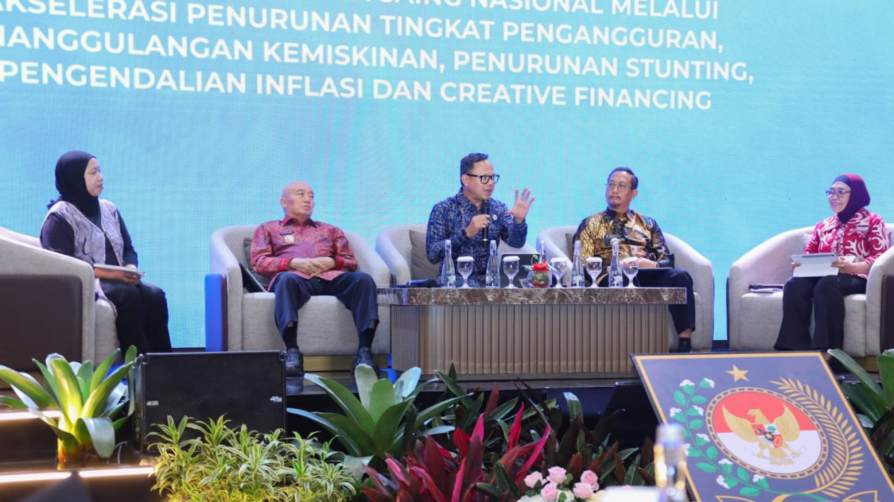 Cerdas Saja Tidak Cukup! Wamendagri Bima Arya Minta Kepala Daerah Harus Adaptif Hadapi Kompleksitas
            - galeri foto