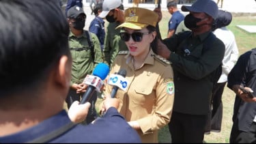 Bertemu Kakek Lansia yang Usia Istrinya 40 Tahun Lebih Muda, Gubernur Malut Sherly Tjoanda Speechless: Bagi Tipsnya