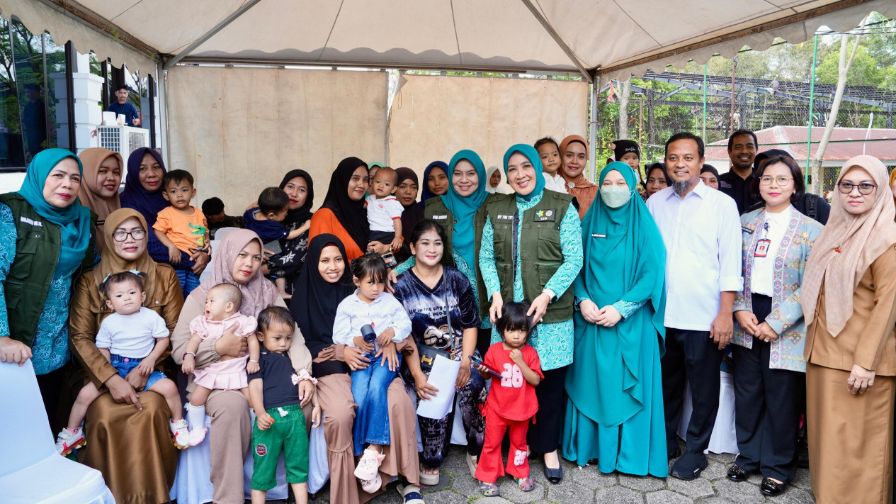 Ketum TP PKK Ajak Warga Sulsel Tingkatkan Imunisasi Anak Demi Generasi Sehat
            - galeri foto