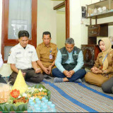 Kado Hari Pendidikan Nasional dari Gubernur Khofifah, Bedah Rumah Sasar 135 Insan Pendidikan di Jatim
