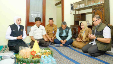 Kado Hari Pendidikan Nasional dari Gubernur Khofifah, Bedah Rumah Sasar 135 Insan Pendidikan di Jatim
