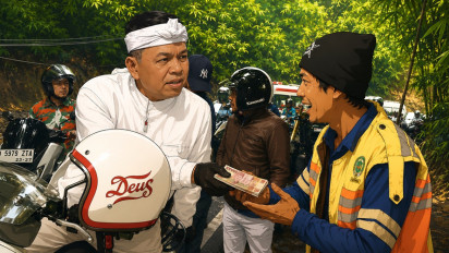 Dedi Mulyadi Temui Petugas Kebersihan yang Tetap Bekerja di Hari Libur, Langsung Beri Uang Tunai Rp1 Juta