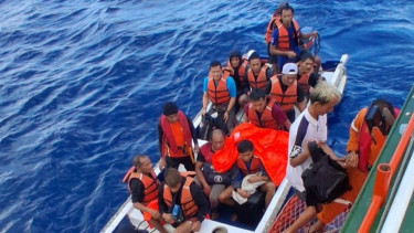 Sempat Karam di Perairan Teon Nila Serua, 13 Penumpang KLM Cajoma V Berhasil Dievakuasi