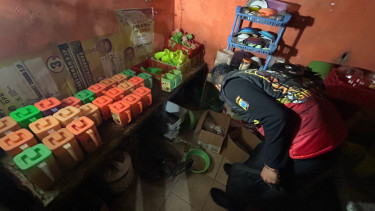 Jual Miras Warung Remang di Dukun Gresik Digerebek Polisi, Satu Orang Diamankan