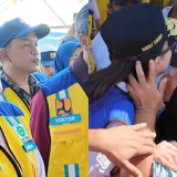 Curahan Hati Seorang Ibu Langsung Dijawab Sherly Tjoanda, Gubernur Malut itu dapat Kecupan Kasih Sayang
