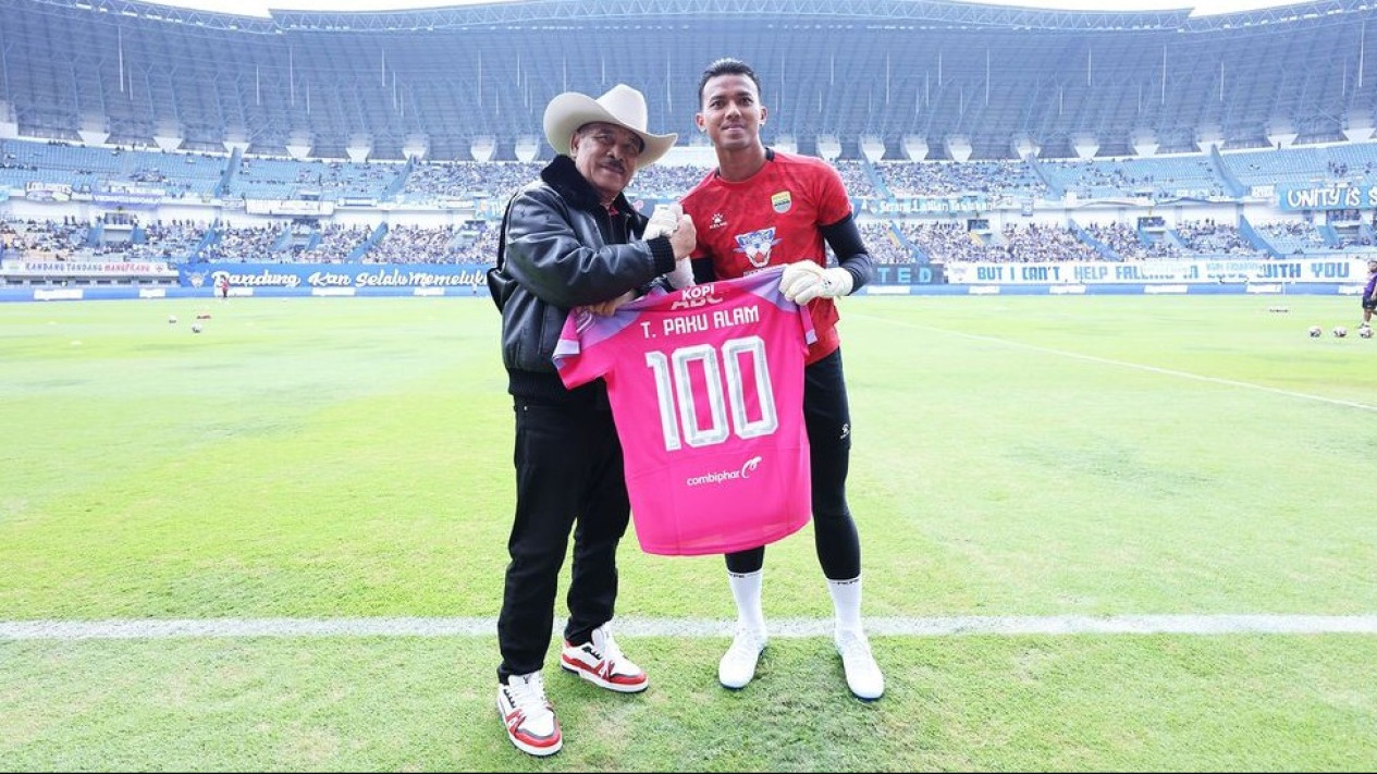 100 Laga di Persib, Teja Paku Alam Ternyata Abaikan Target Pemilik Clean Sheet Terbanyak di Liga Indonesia dalam Semusim
            - galeri foto