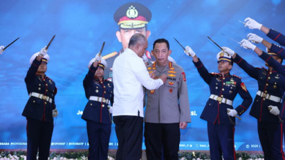 Kapolri Terima Adhi Bhakti Senapati dari BSSN, Ajak Semua Pihak Sinergi Hadapi Ancaman Siber