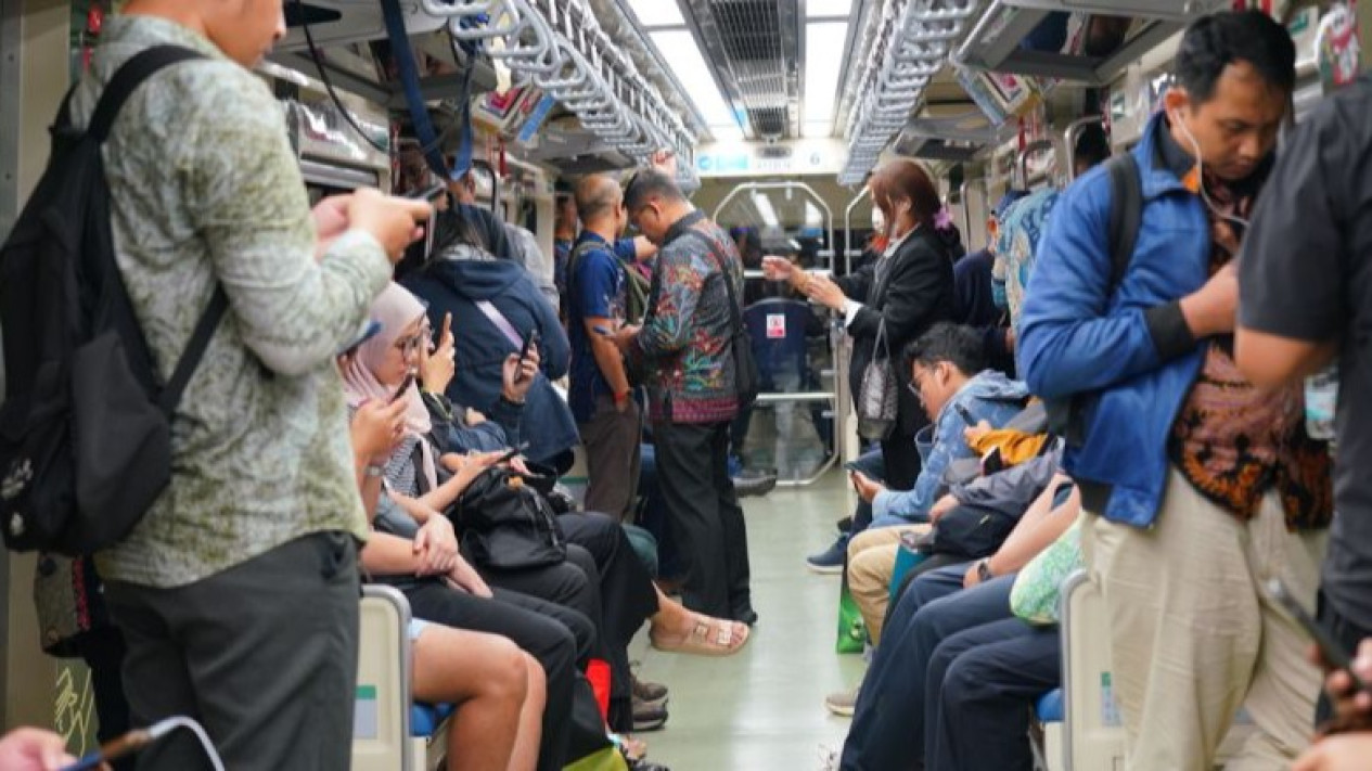 LRT Jabodebek Cetak Rekor: Layani 2,9 Juta Penumpang Selama April 2026
            - galeri foto